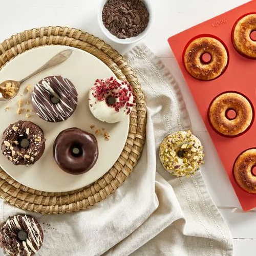 Forma do pieczenia pączków silikonowa czerwona LEKUE