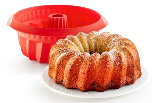 Silikonowa forma do babki 22cm czerwona LEKUE