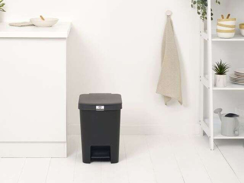 Kosz pedałowy 25l StepUp dark grey Brabantia