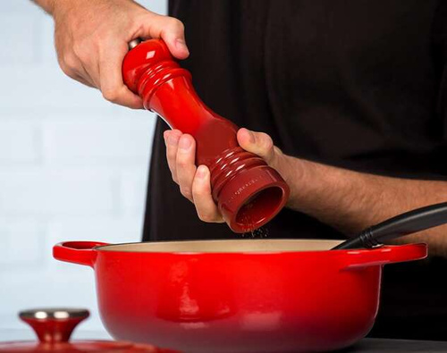 Młynek do pieprzu wiśniowy LE CREUSET