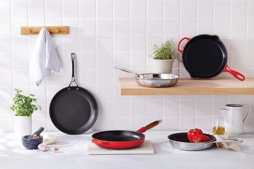  Patelnia żeliwna 23cm wiśniowa LE CREUSET