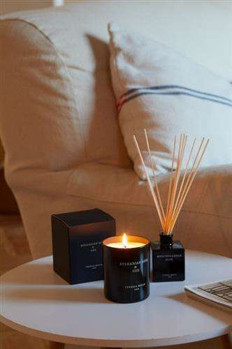 Świeca Premium Bulgarian Rose and Oud 230g CERERIA MOLLA