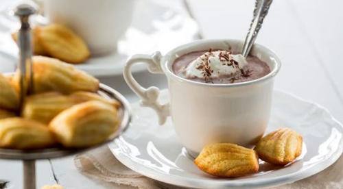 Forma do pieczenia Magdalenek silikonowa czerwona LEKUE