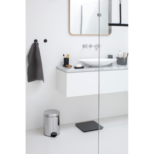 Kosz pedałowy NewIcon 5l stal polerowana BRABANTIA