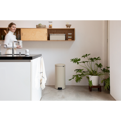 Kosz pedałowy NewIcon 30l Soft Beige BRABANTIA