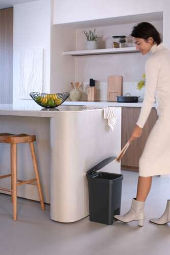 Kosz pedałowy 16l StepUp dark grey Brabantia