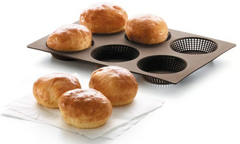 Forma do pieczenia bułek (6 sztuk) perforowana silikonowa brązowa LEKUE