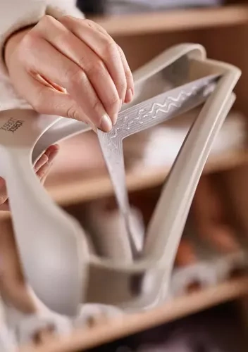 Wieszaki na garnitury 2szt. Orderly™ ecru JOSEPH JOSEPH