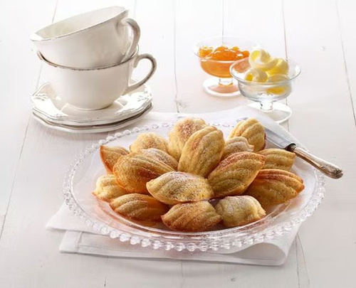 Forma do pieczenia mini Magdalenek silikonowa czerwona LEKUE