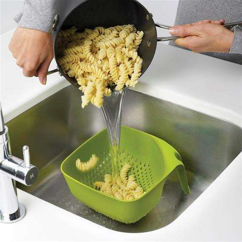 Kwadratowy durszlak biały JOSEPH JOSEPH