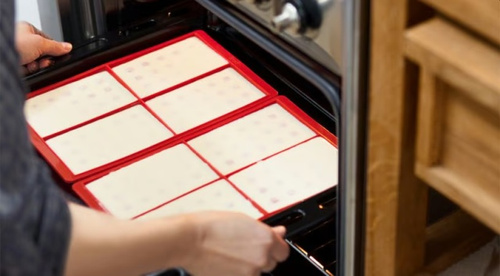 Forma do pieczenia gofrów (2 sztuki) silikonowa czerwona LEKUE 