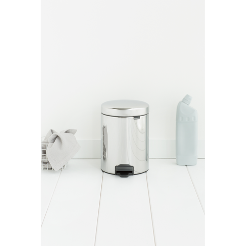 Kosz pedałowy NewIcon 5l stal polerowana BRABANTIA