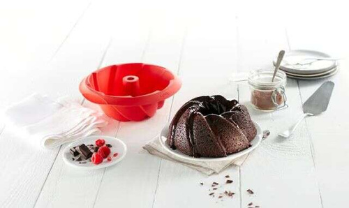 Silikonowa forma do babki 20 cm czerwona LEKUE