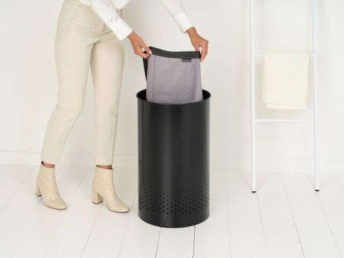 Kosz na pranie 60l  Matt Black BRABANTIA