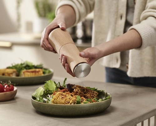 Drewniany młynek do pieprzu Milltop™ JOSEPH JOSEPH