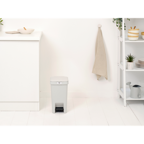 Kosz pedałowy 10l StepUp light grey Brabantia